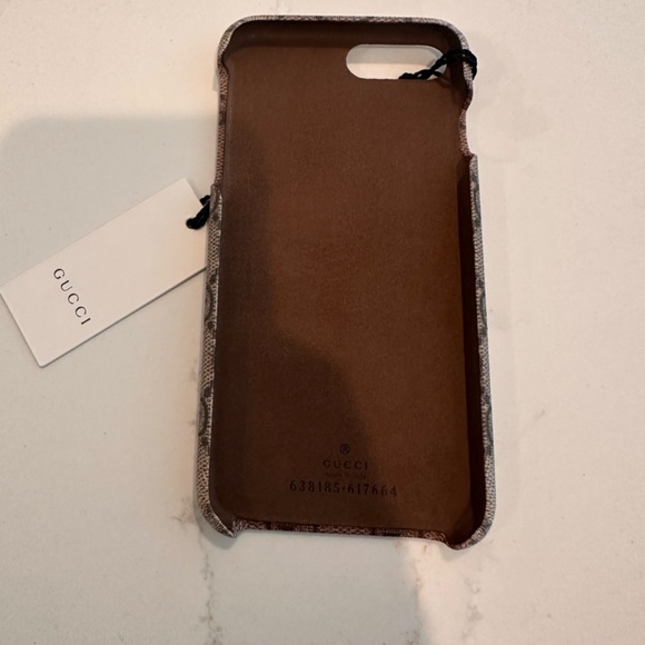 GUCCI GG Supreme Bee Phone Case iPhone 7 and iPhone 8 - BRAND NEW WITH TAGS - Picture 6 of 6